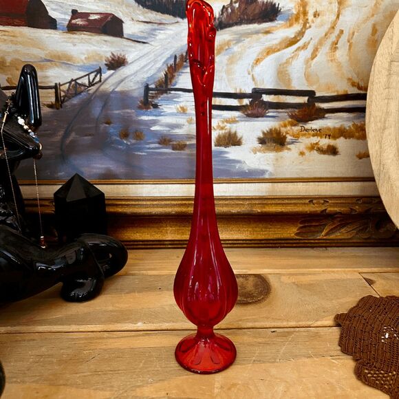Vintage Viking Epic Six Pedal Ruby Red Bud Vase MCM - Picture 1 of 4